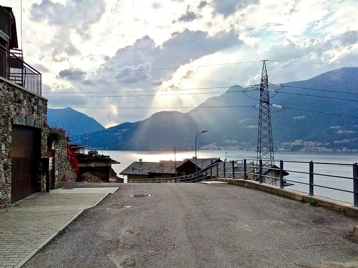 La Vista By Design Studio Bellano 0*,  Italie